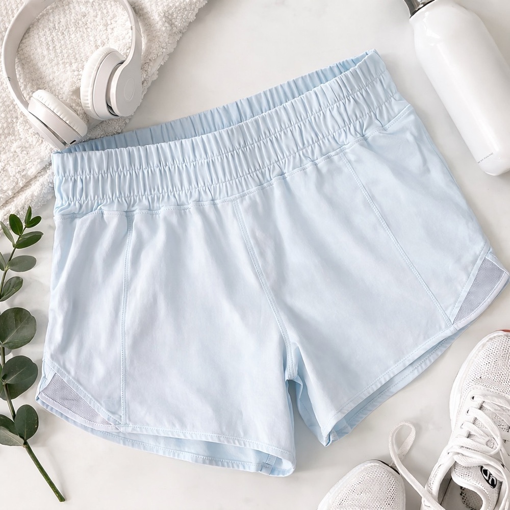 Lululemon | Hotty Hot Low-Rise Lined Short 4" Powder Blue | Size 4 - Picture 2 of 7